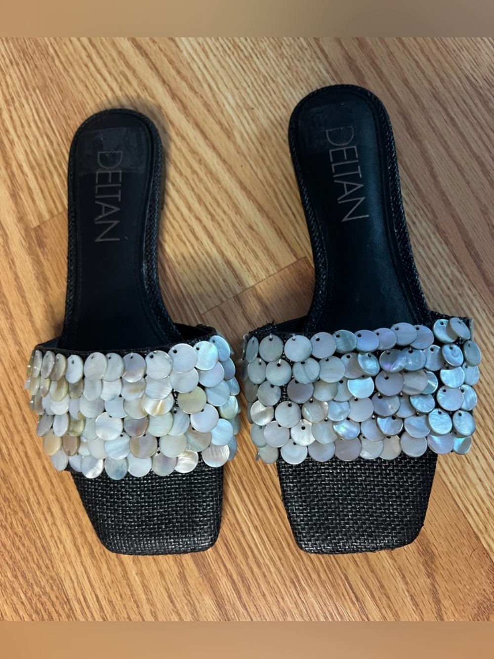 Deltan Flora Metallic Raffia Pearl Disc Flat Sandals in Black Size 6.5 - Picture 2 of 10